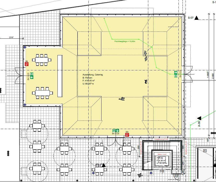 Grundrissplan eines Ausstellungs- und Cateringbereichs mit Innen- und Außenbestuhlung.
