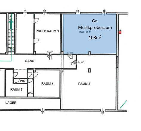 Grundriss mit mehreren Räumen, darunter ein großer Musikproberaum von 108m² und zwei WCs.