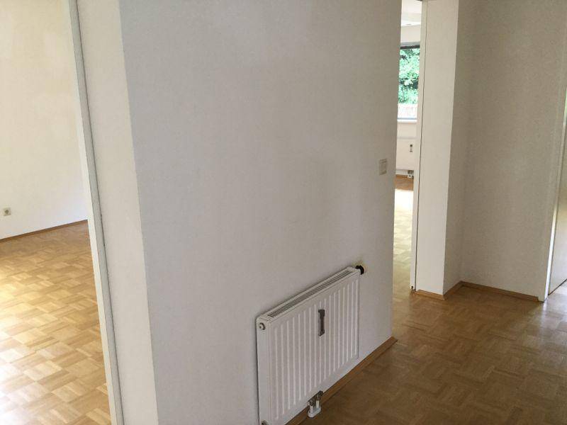Familiengerechte Wohnung mit Balkon und PKW-Abstellplatz - Ansicht 4