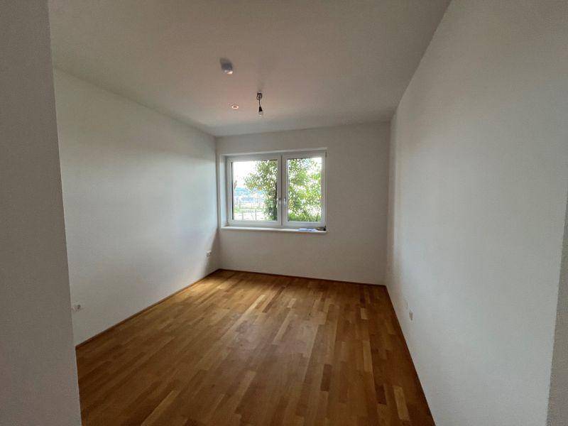 Freifinanzierte 2-Zimmer-Mietwohnung mit Schloßbergblick - Ansicht 3