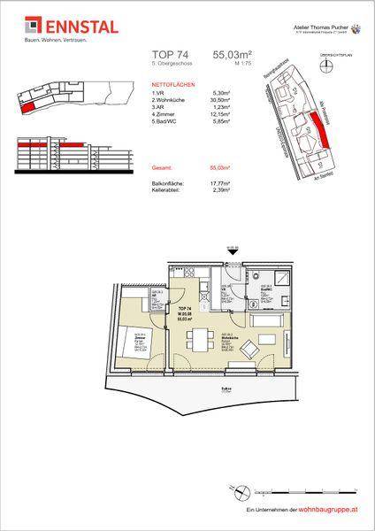 Grundriss der Wohnung Top 74 mit offenem Wohnbereich und Balkonzugang.