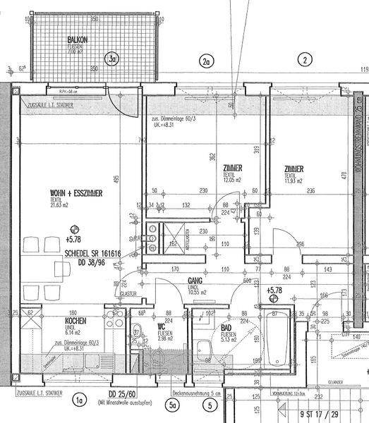 Grundriss einer Wohnung mit offenem Wohn-Essbereich, zwei Zimmern, separatem WC und Balkon.