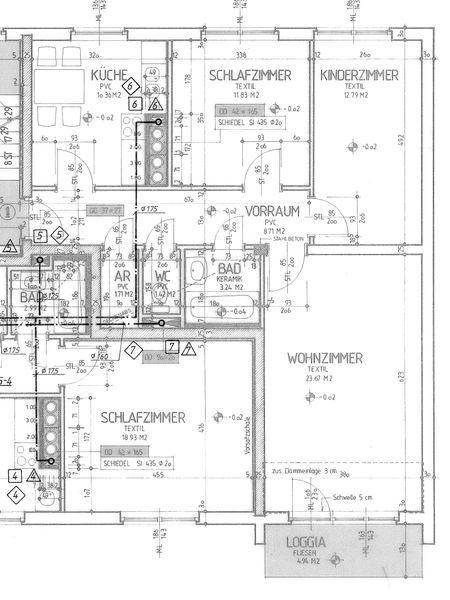 Detaillierter Grundriss einer Wohnung mit Küche, Wohnzimmer, Schlafzimmern, Bad, WC und Loggia.