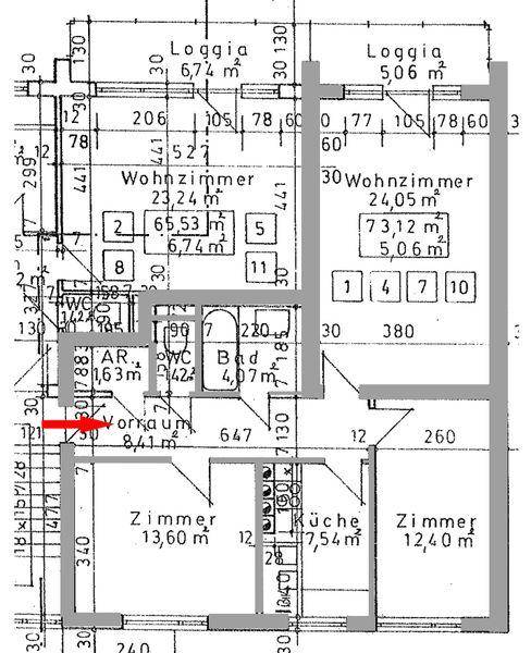 Grundriss einer Wohnung mit Wohnzimmer, Küche, zwei Zimmern, Bad, WC und zwei Loggien.