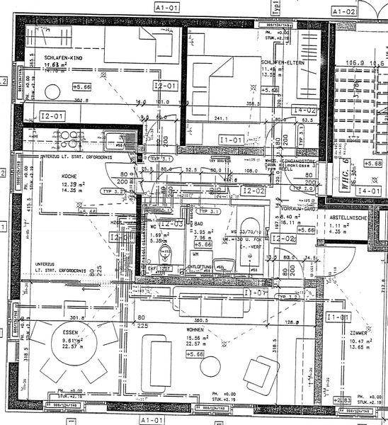 Grundriss einer Wohnung mit offenem Wohnbereich, Schlafzimmern, Küche, Bad und Balkon.