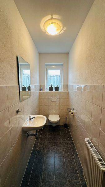 tosons ansc 8502 LeopoldSonntag-Str.1 12 WC.JPG