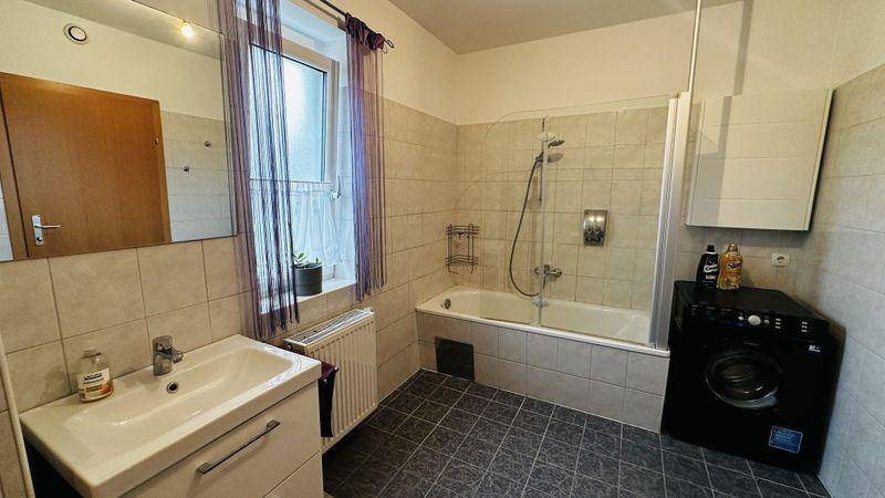 tosons ansc 8502 LeopoldSonntag-Str.1 12 Badezimmer.jpg