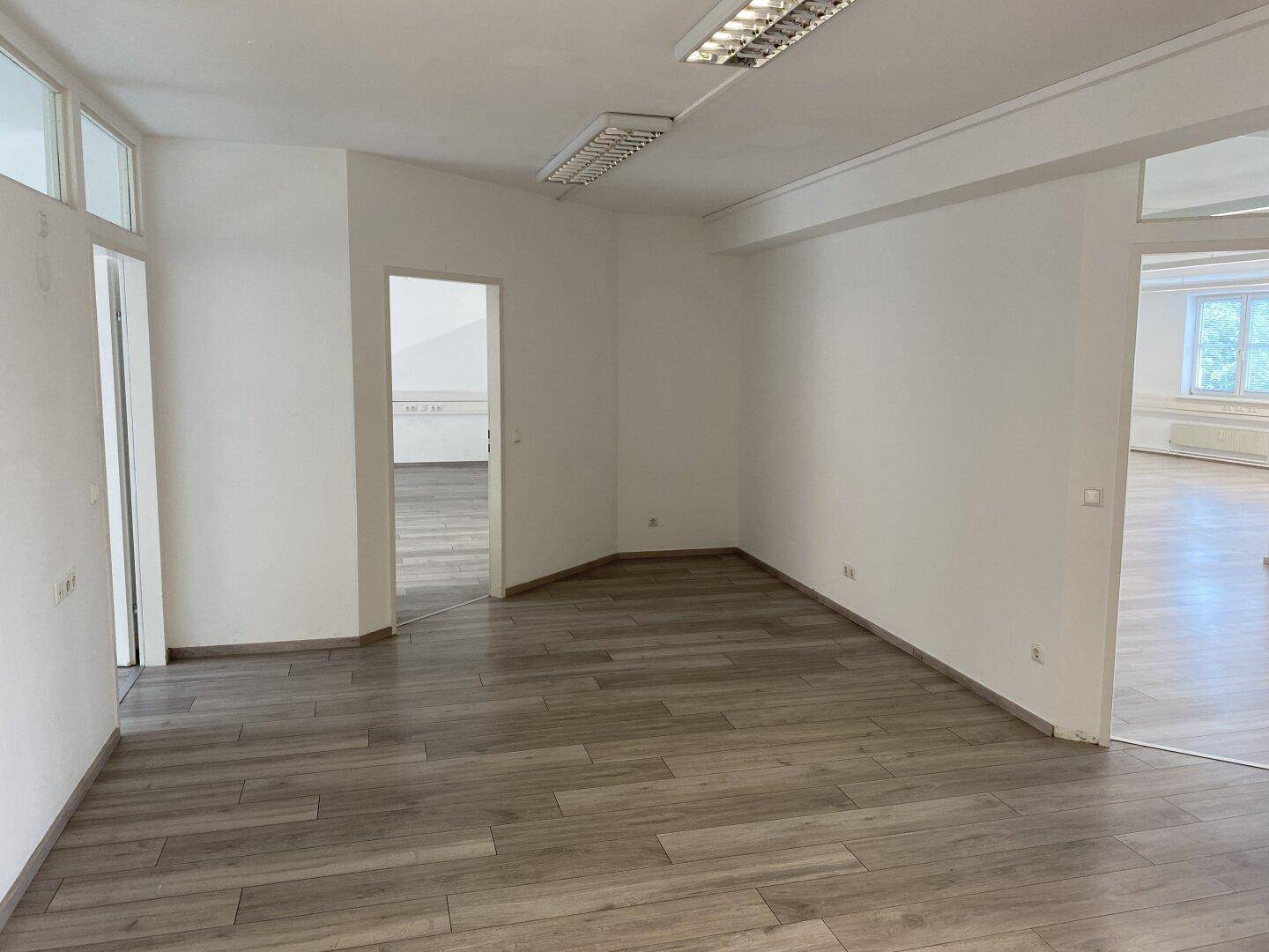 KLIMATISIERTES, großzügiges Büro mit 7 Zimmern in TOP Lage von Linz, 283m²! - Ansicht 2