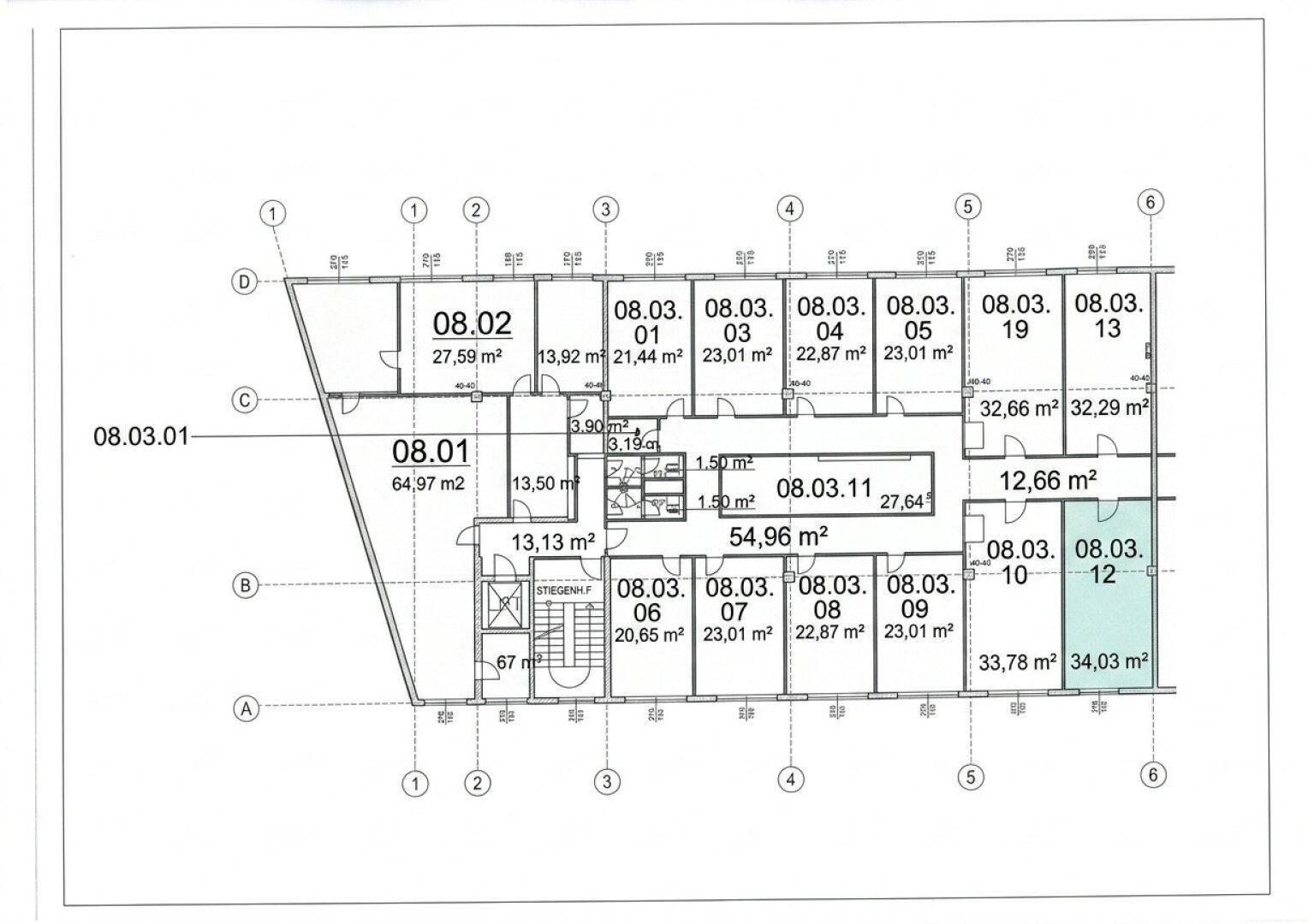 Grundrissplan eines Geschosses mit mehreren separaten Einheiten und einem zentralen Treppenhaus.