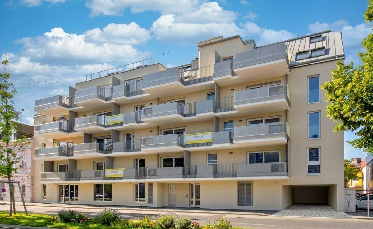 Ansicht der modernen Wohnanlage mit zahlreichen Balkonen und zeitgenössischer Architektur.