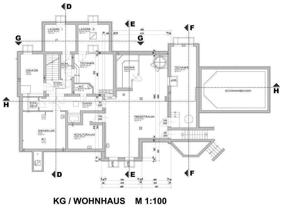 Grundriss des Kellergeschosses mit Weinkeller, Sauna, Technikräumen und Freizeitbereich.
