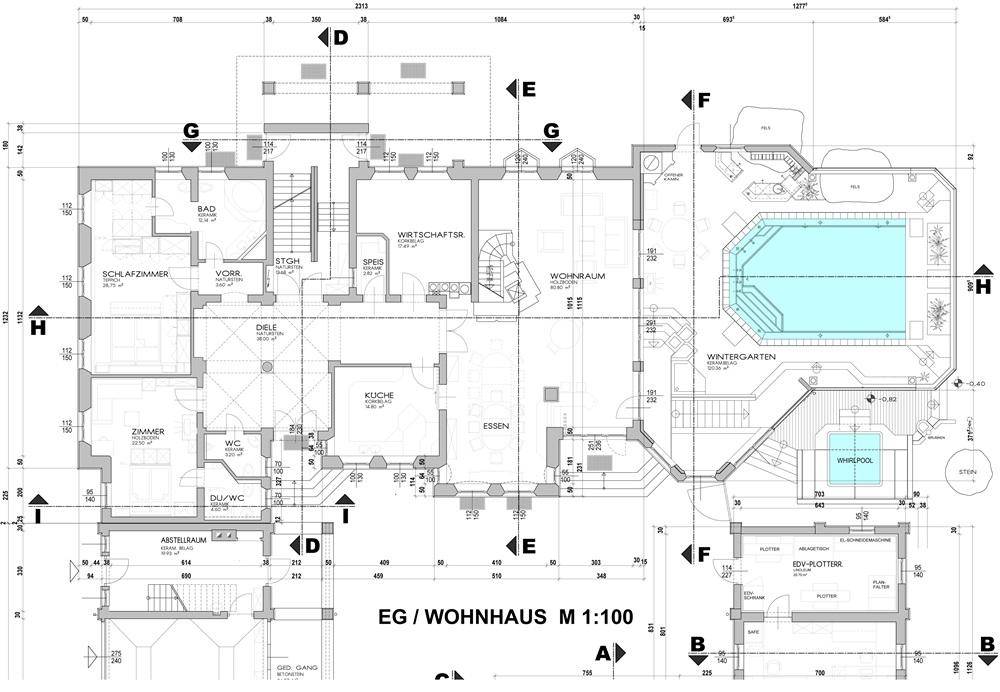 Grundriss des Erdgeschosses mit Wohnbereich, Küche, Schlafzimmern und Wintergarten.