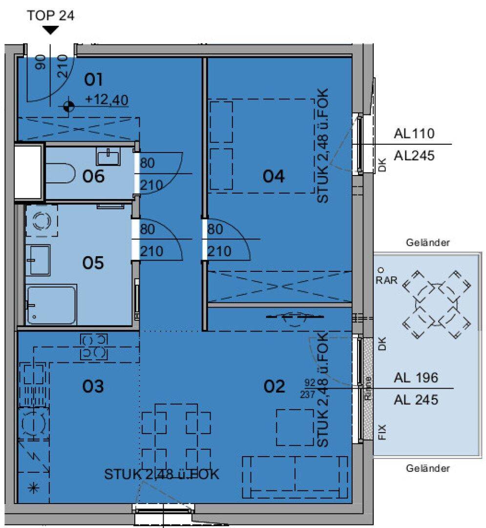 Detaillierter Grundriss einer Wohnung mit mehreren Zimmern und Balkonzugang.