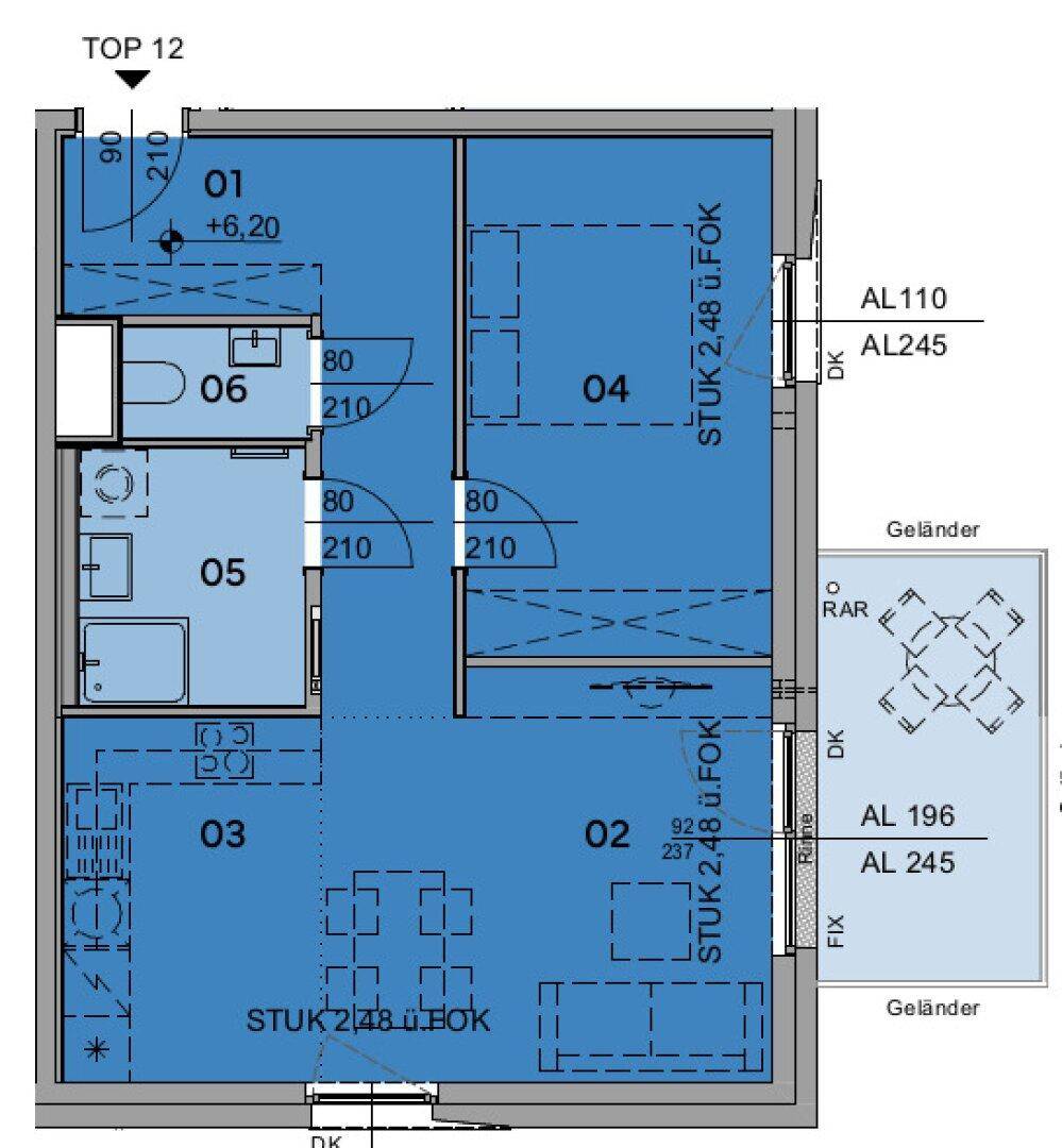 Detaillierter Grundriss einer Wohnung mit mehreren Zimmern und Balkon.
