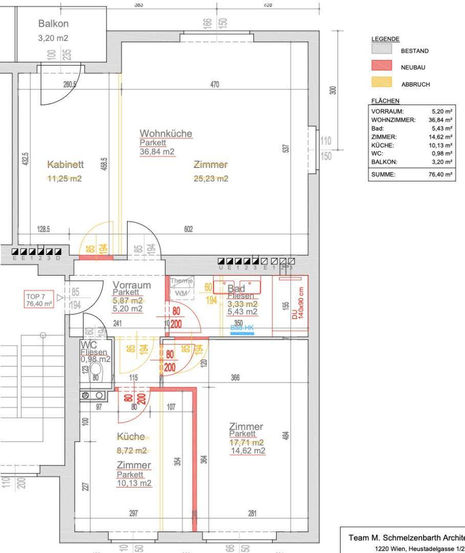 Detaillierter Grundriss einer Wohnung mit Wohnküche, Zimmern und Balkon.