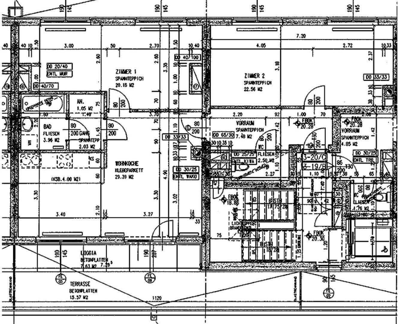 Detaillierter Grundriss einer Wohnung mit Loggia und Terrasse, inklusive Raummaßen.