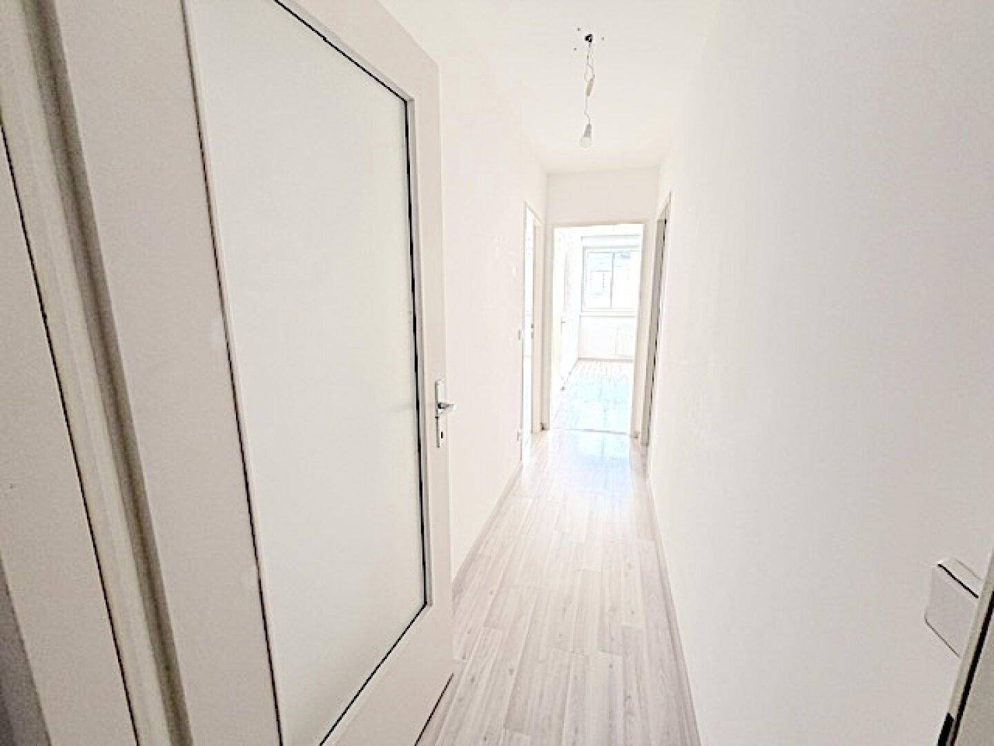PROVISIONSFREI VOM EIGENTÜMER! RUHIGE 3-ZIMMER WOHNUNG MIT 20 M2 TERRASSE IN HERNALS! - Mehr