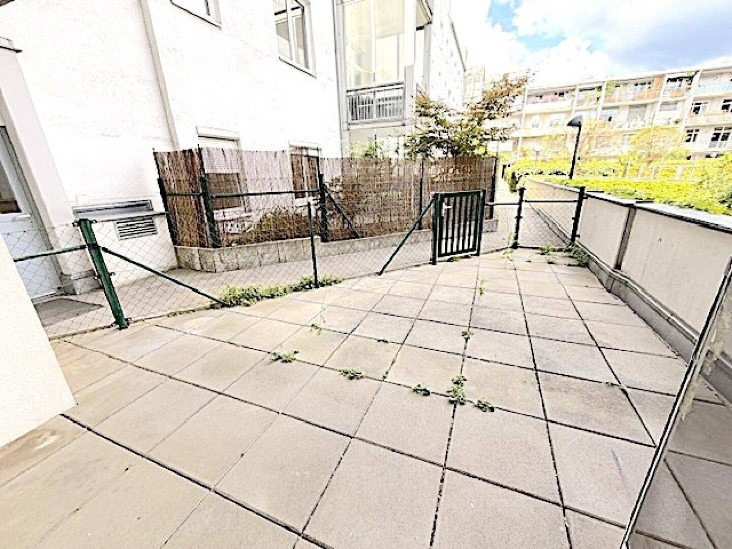 PROVISIONSFREI VOM EIGENTÜMER! RUHIGE 3-ZIMMER WOHNUNG MIT 20 M2 TERRASSE IN HERNALS! - Ansicht 2