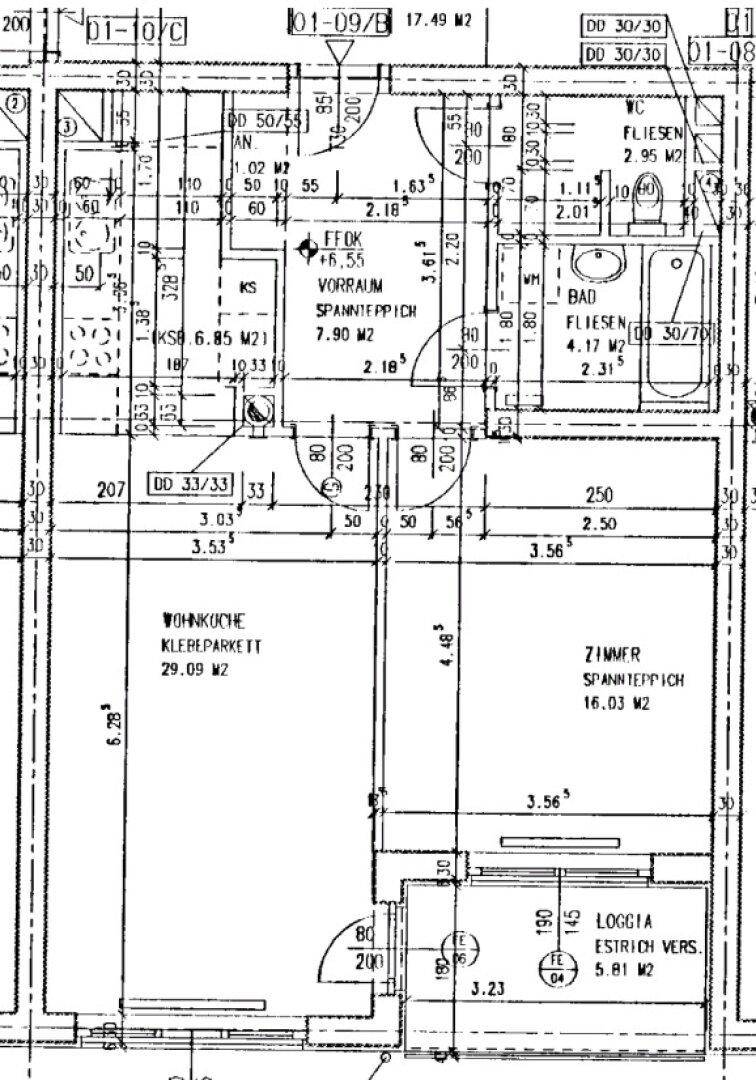 Grundriss einer Wohnung mit Wohnküche, Zimmer, Bad, WC und Loggia.