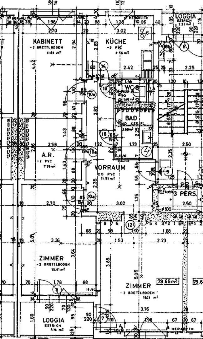 Detaillierter Grundriss der Wohnung mit Raumaufteilung und Maßen, inklusive Balkon und Loggia.
