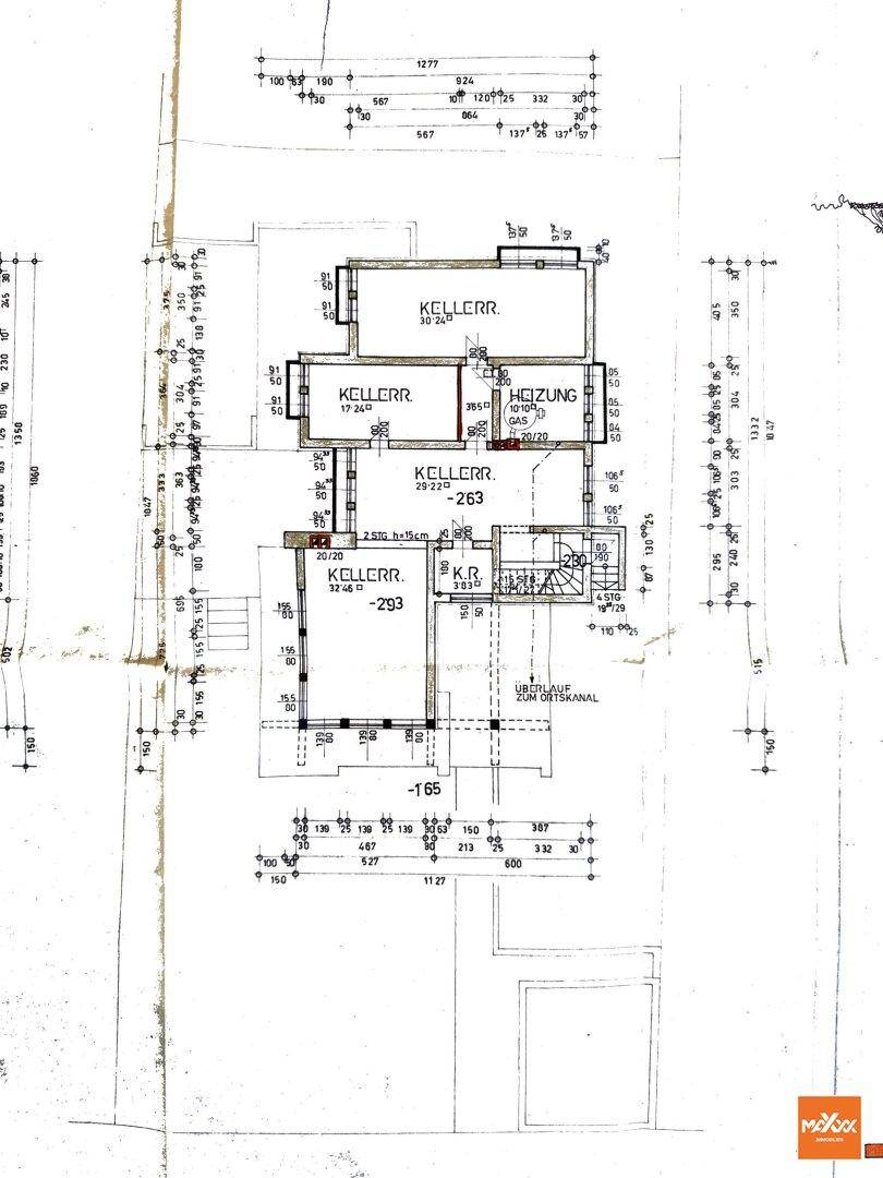Grundriss des Kellergeschosses mit mehreren Kellerräumen, Heizung und Treppenhaus.