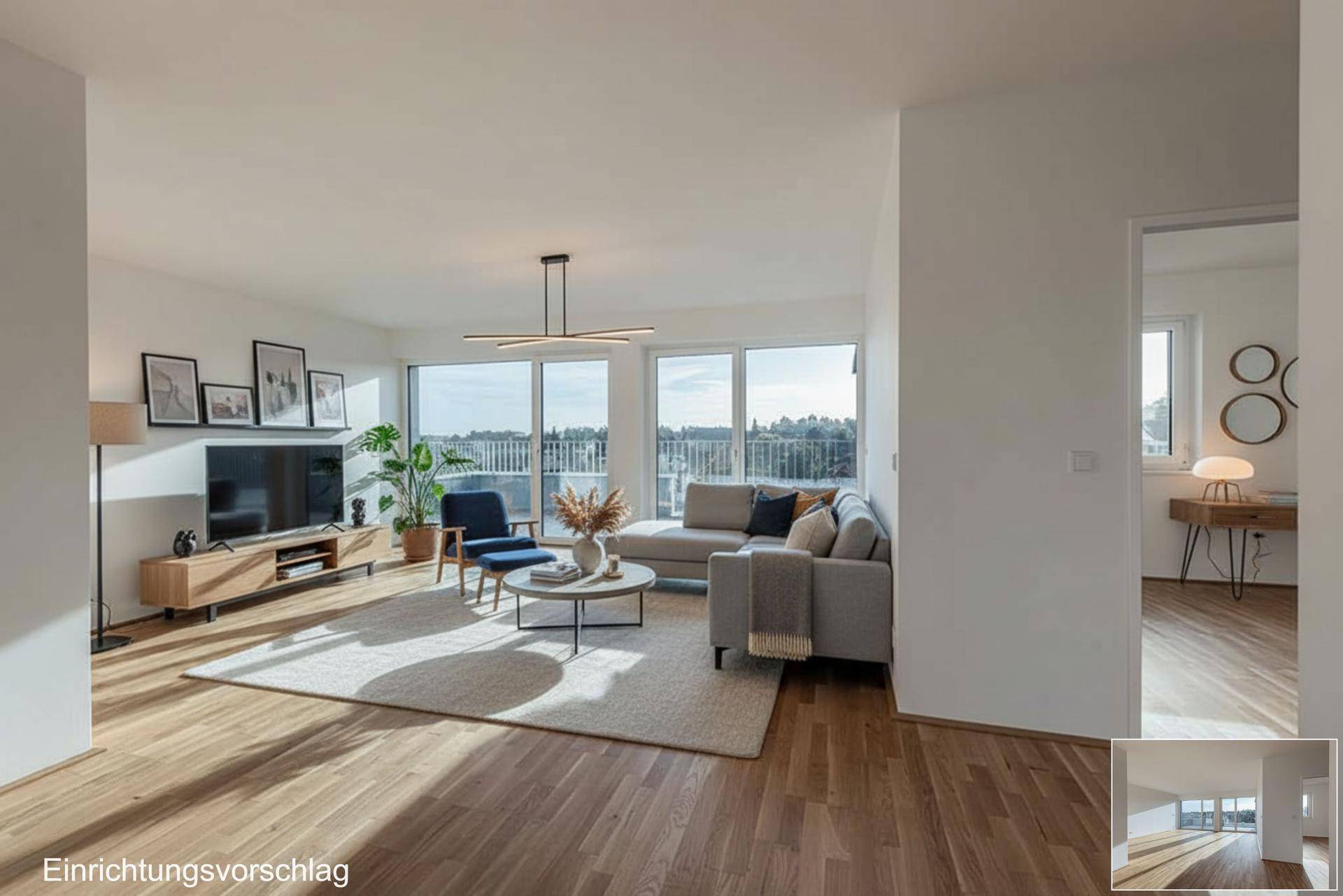 Lichtdurchflutetes Wohnzimmer mit Holzboden, moderner Einrichtung und Zugang zu einem Balkon.