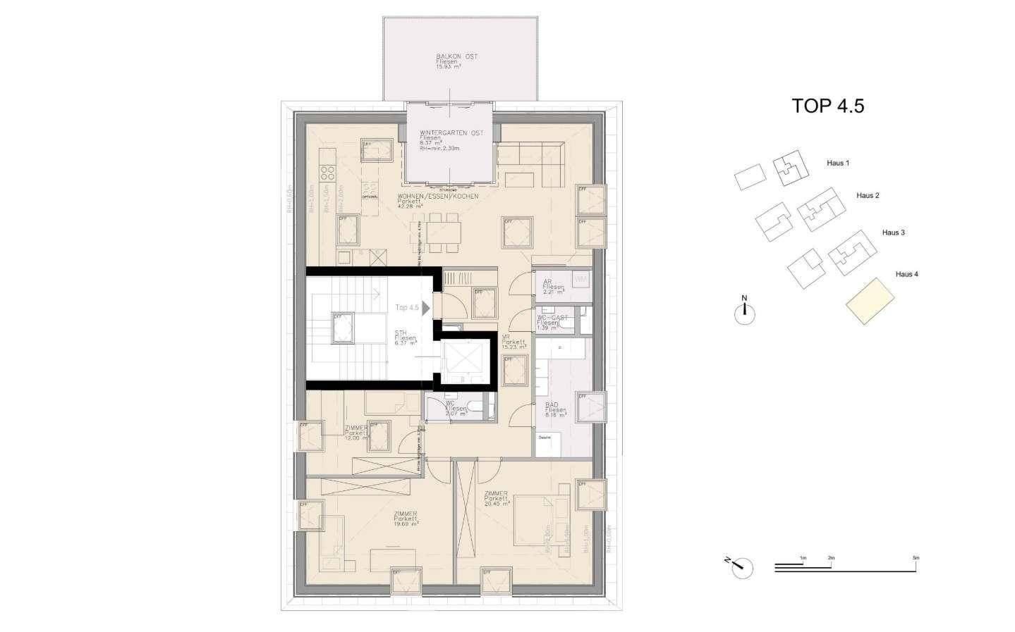 Detaillierter Grundriss der Wohnung TOP 4.5 mit offenem Wohnbereich und Balkon.