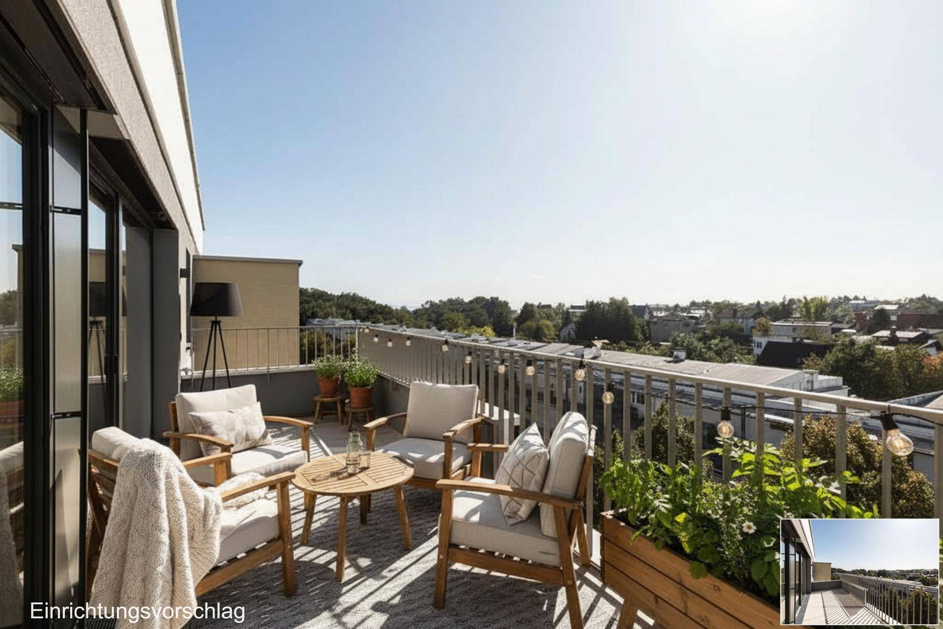 Große möblierte Dachterrasse mit Sitzgelegenheiten, Pflanzen und weitem Blick über die Umgebung.