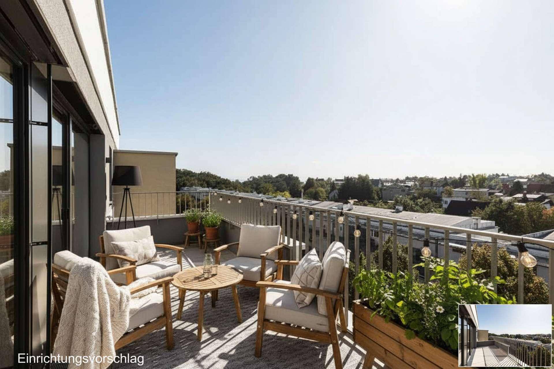 Sonnige Dachterrasse mit bequemen Holzmöbeln und weitem Blick über die Stadt.