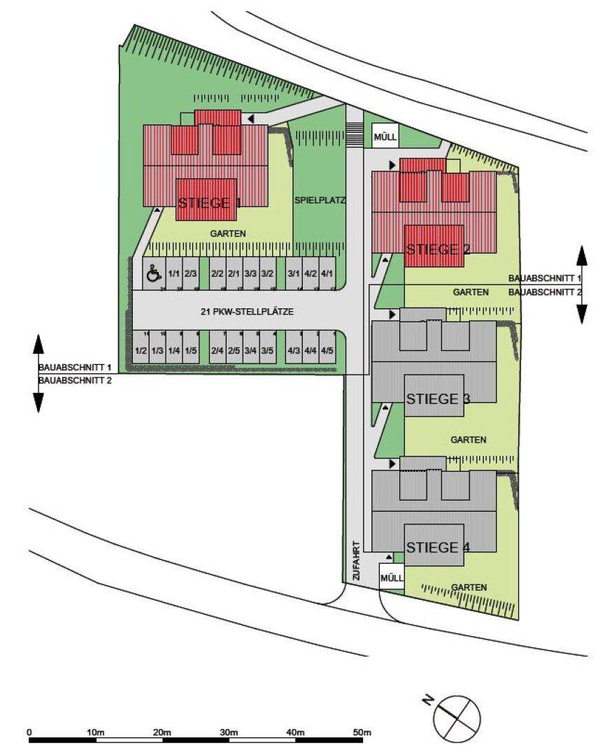 Übersichtsplan der Wohnanlage mit Gebäuden, Parkplätzen, Spielplatz und Grünflächen.