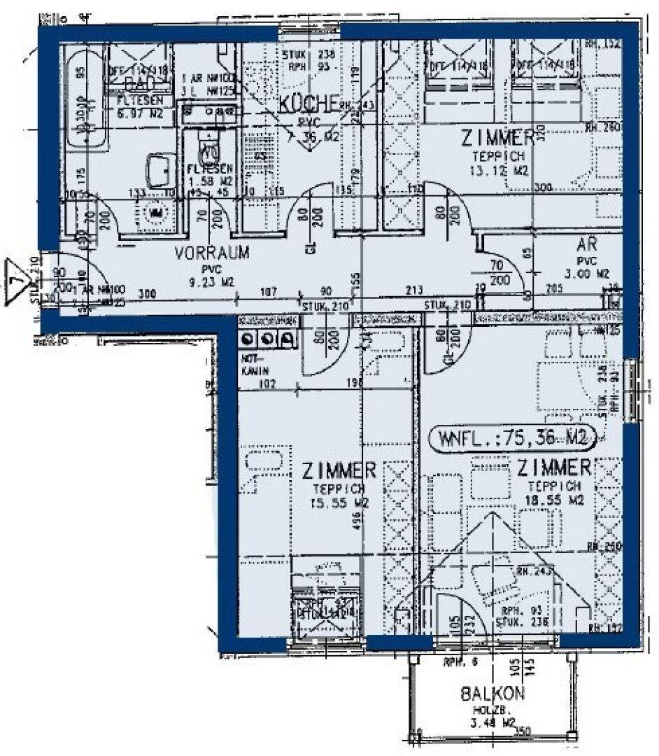 Grundriss einer Wohnung mit drei Zimmern, Bad, separatem WC und Balkon.