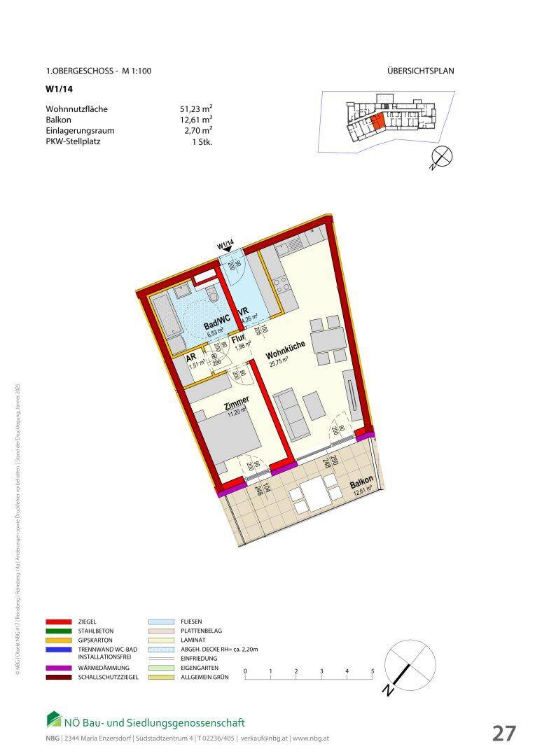 Grundriss einer Wohnung im Obergeschoss mit Wohnküche, Schlafzimmer und Balkon.