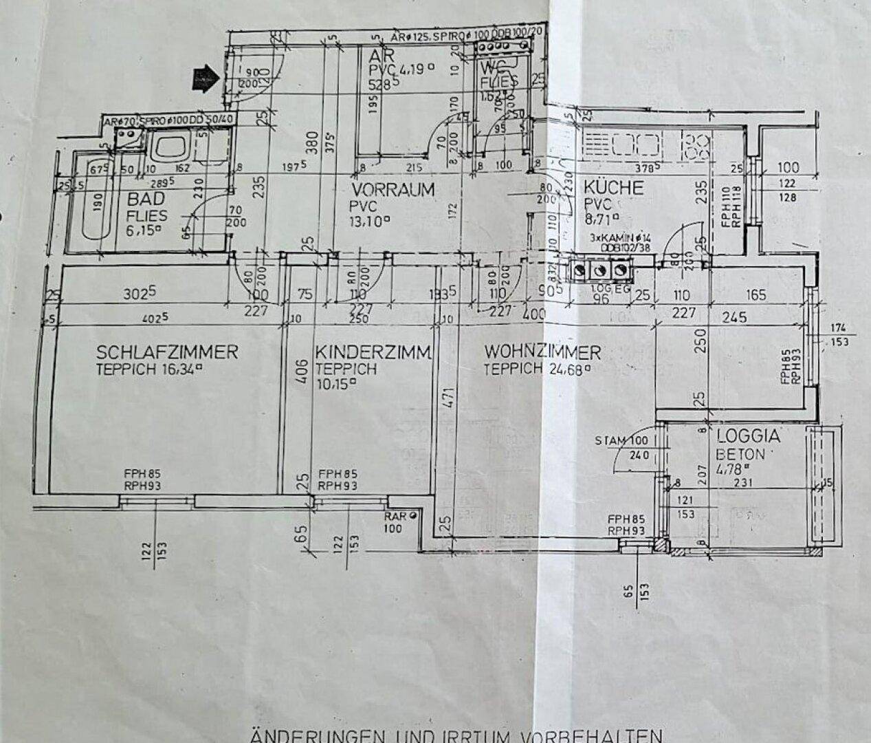 Detaillierter Grundriss einer Wohnung mit Raumaufteilung und Bemaßungen.