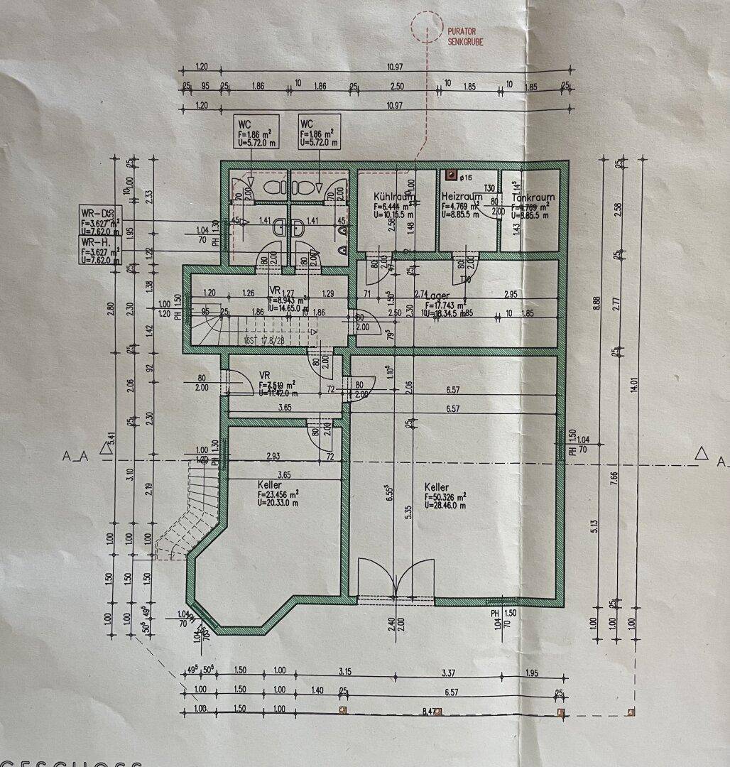 Detaillierter Grundriss des Kellergeschosses mit Heizraum, Tankraum und Sanitärbereichen.