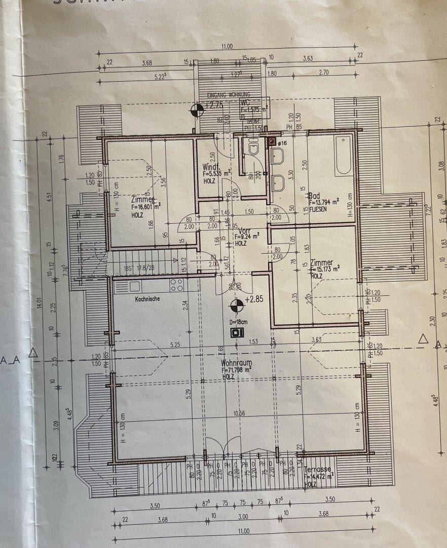 Grundriss des Obergeschosses mit Wohnraum, Schlafzimmern, Bad, WC und einer weiteren Terrasse.