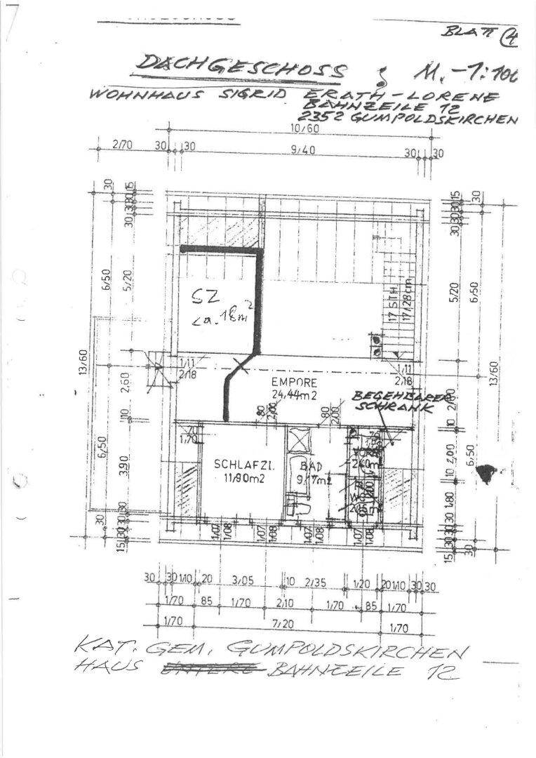 Grundriss des Dachgeschosses mit Schlafzimmer, Bad und Empore.