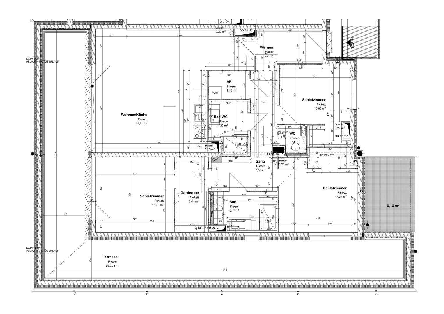 Detaillierter Grundriss einer Wohnung mit mehreren Schlafzimmern, Bädern und Terrasse.
