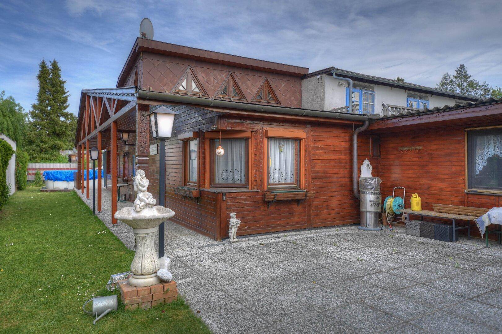 ** Urlaub zu Hause - Nur ca. 100 Meter vom Neufelder See entfernt – charmantes Haus auf Pachtgrund + Pool, Sauna &amp; Gästezimmer ** - Ansicht 2