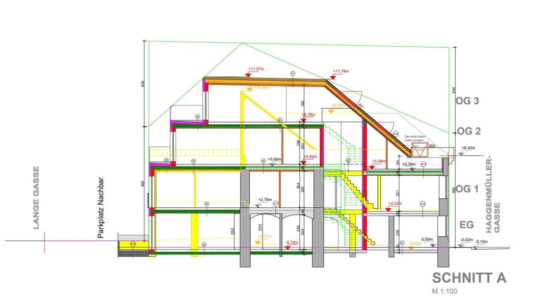 Architektonischer Schnittplan des Gebäudes mit mehreren Etagen und Dachschrägen.