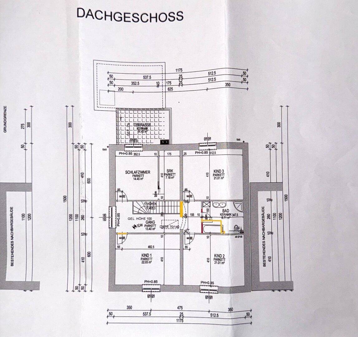 Grundriss des Dachgeschosses mit drei Schlafzimmern, Bad und Terrasse.