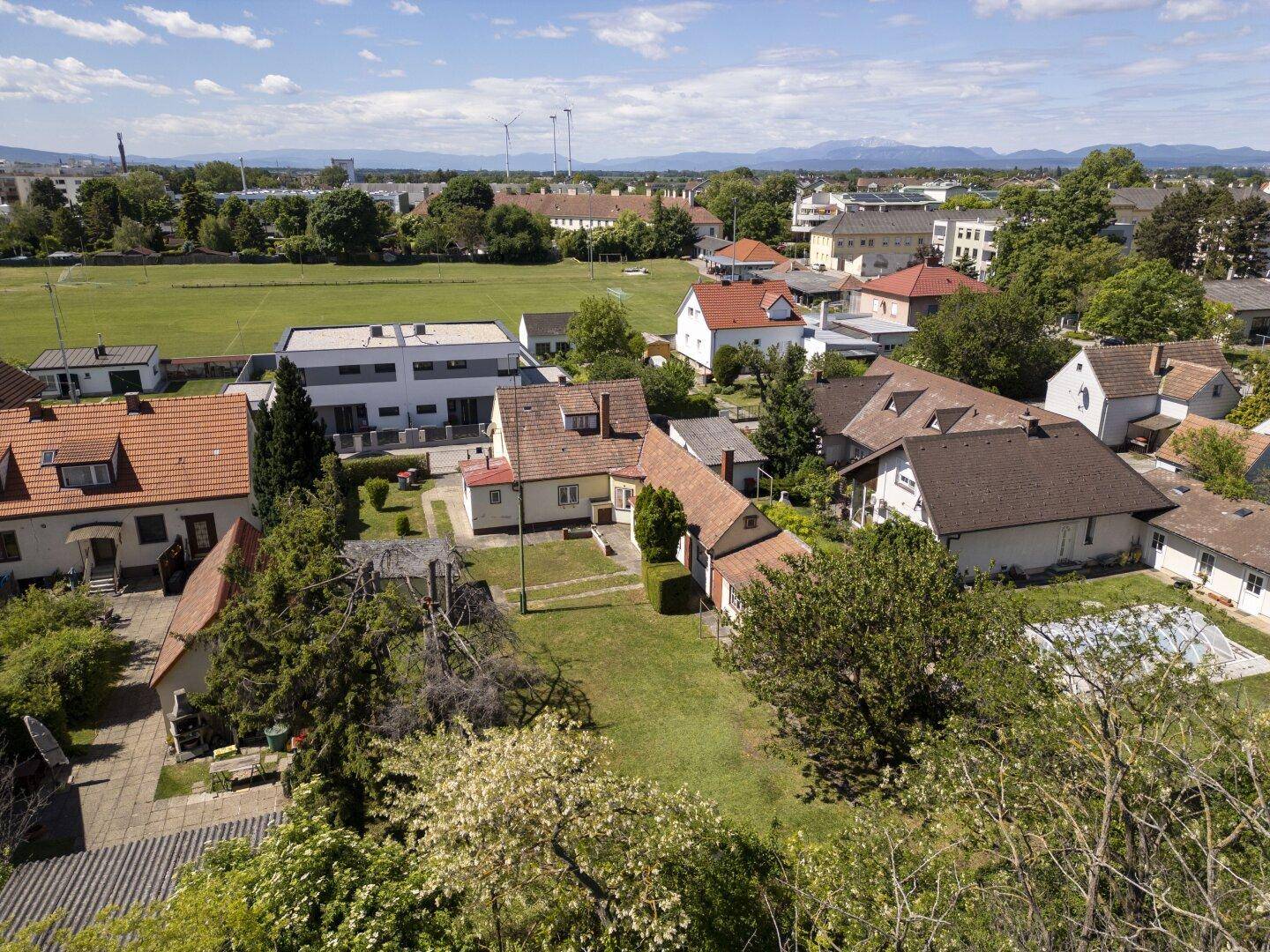Bestand revitalisieren oder neu durchstarten ? 861 m² Grundstück mit Entwicklungspotenzial! - Ansicht 4