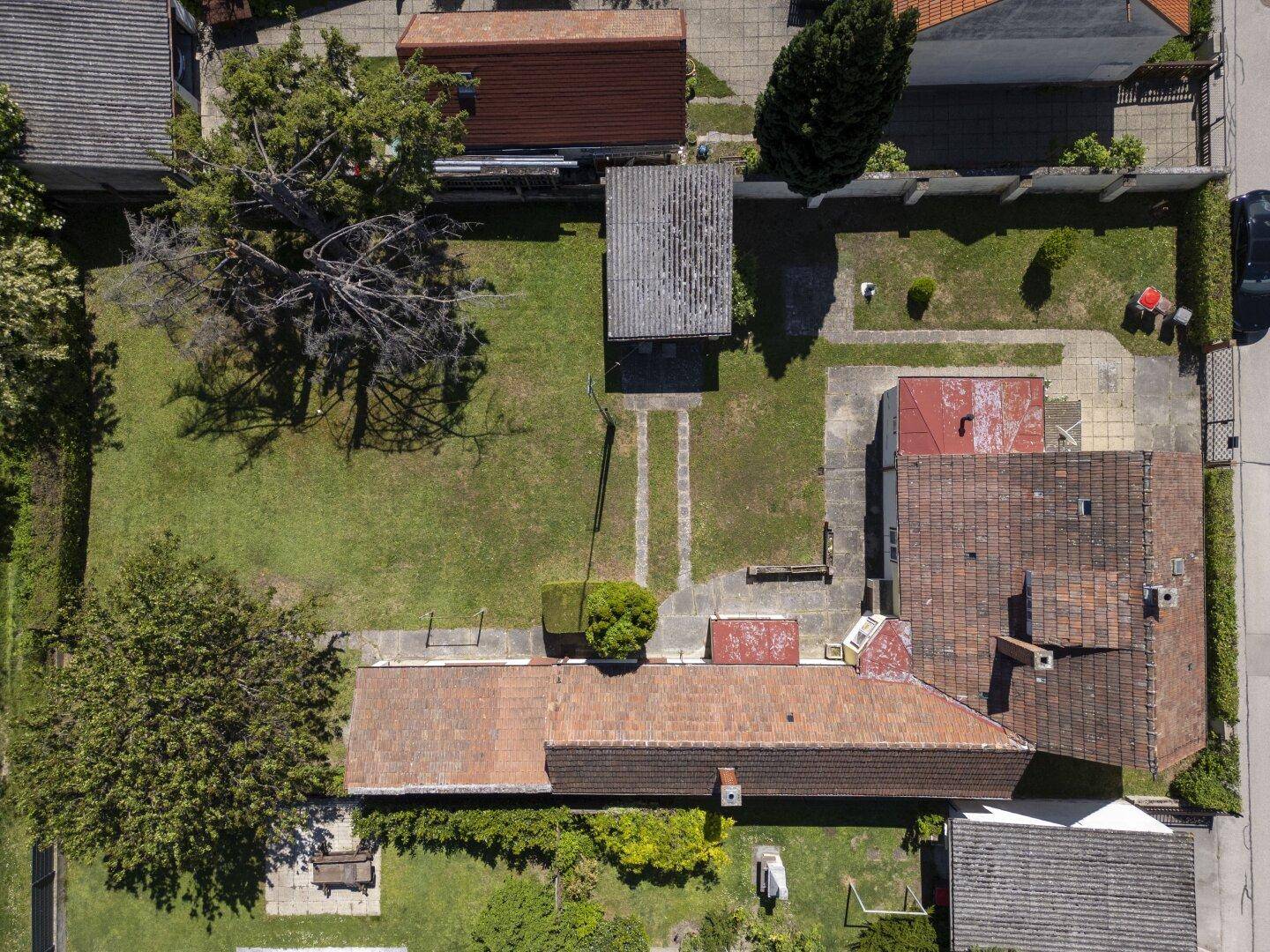 Bestand revitalisieren oder neu durchstarten ? 861 m² Grundstück mit Entwicklungspotenzial! - Ansicht 5