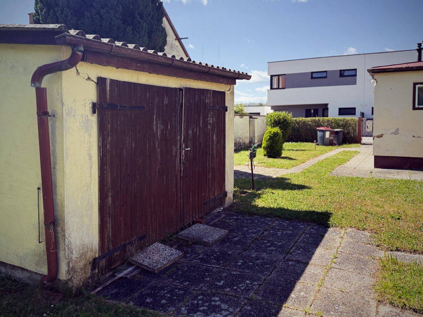 Bestand revitalisieren oder neu durchstarten ? 861 m² Grundstück mit Entwicklungspotenzial! - Mehr