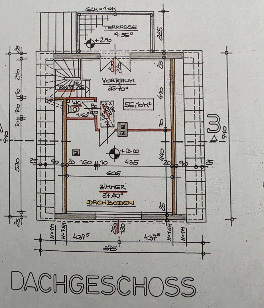 Grundriss des Dachgeschosses mit Zimmer, Vorraum, WC und Terrasse, detailliert dargestellt.