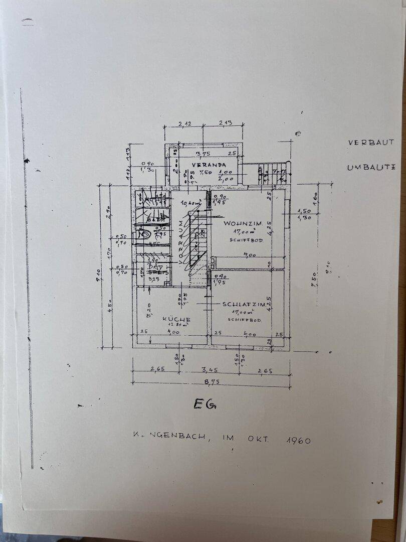Historischer Grundriss des Erdgeschosses von 1960 mit Wohnzimmer, Küche und Veranda.