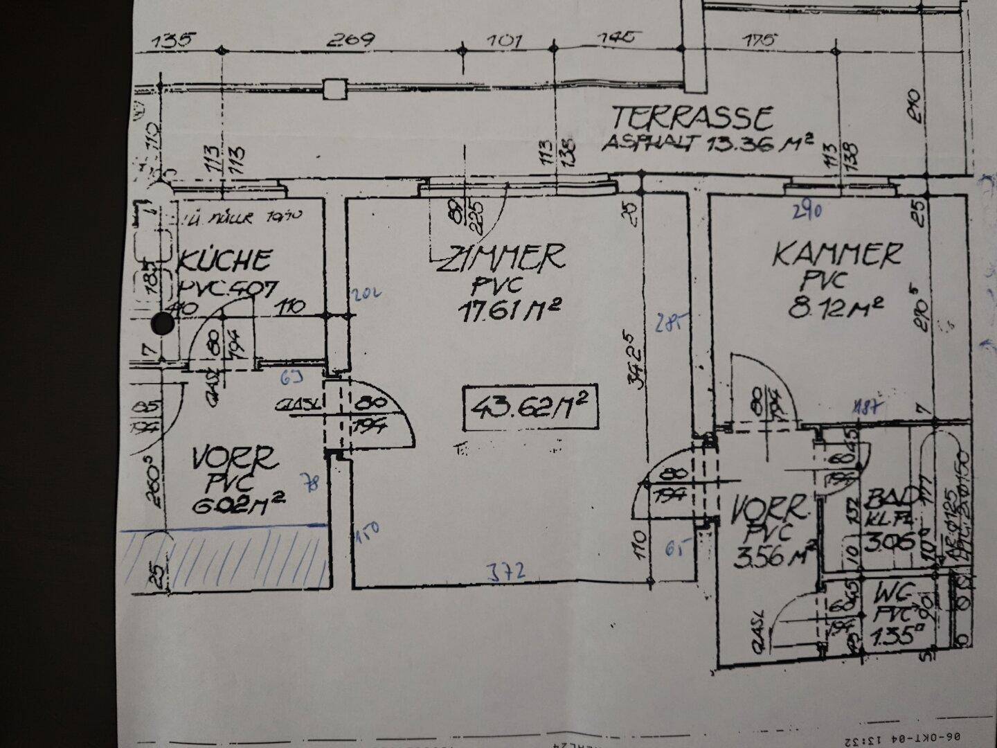 Handgezeichneter Grundriss mit Raumaufteilung und Flächenangaben der Wohnung.