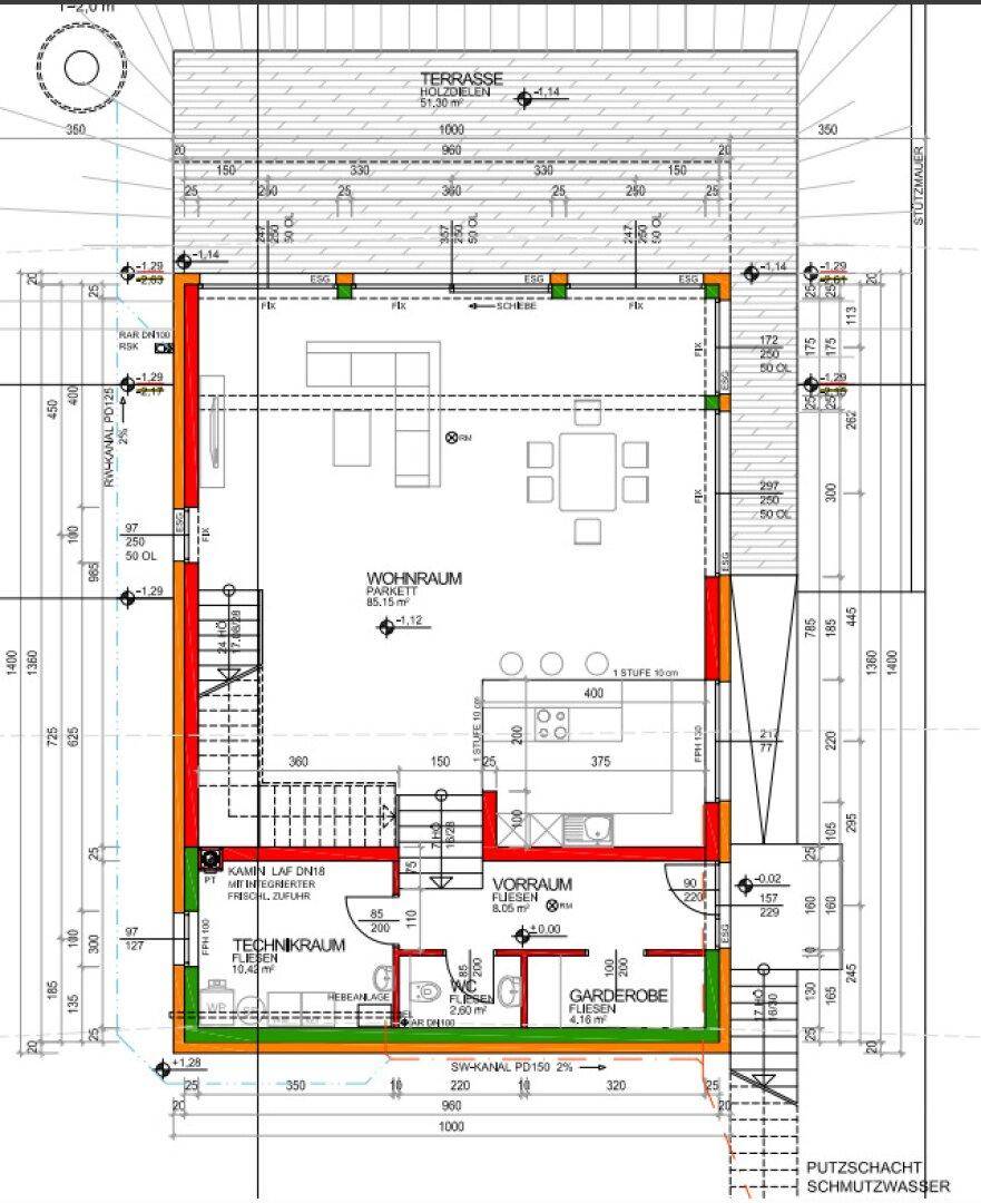 Grundriss des Erdgeschosses mit Wohnraum, Küche, WC und großer Terrasse.