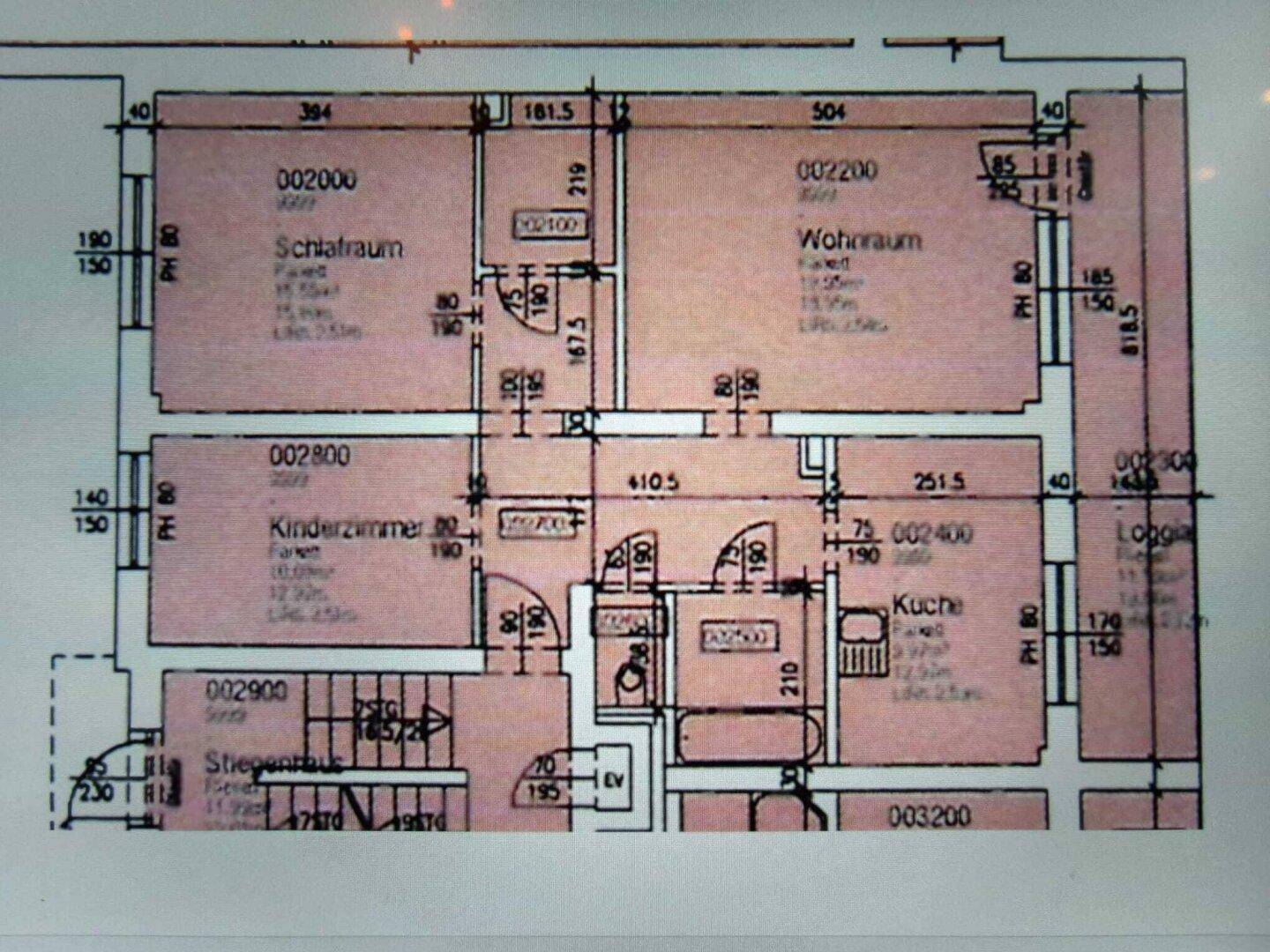 Grundriss einer Wohnung mit Schlafzimmer, Kinderzimmer, Wohnraum und Loggia.