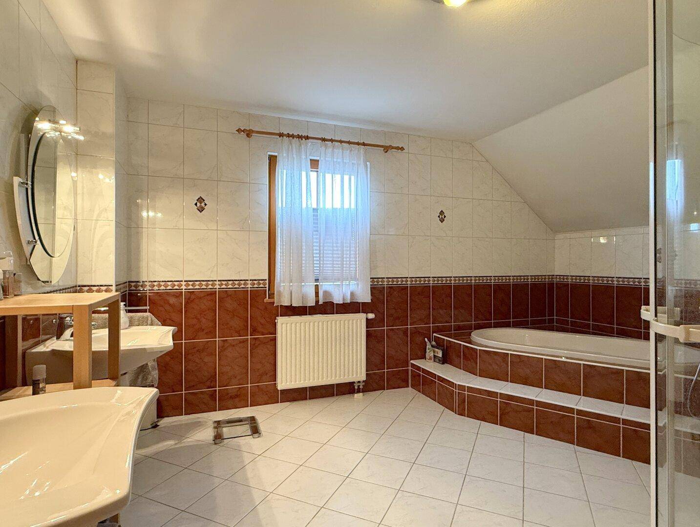 Badezimmer im Obergeschoss