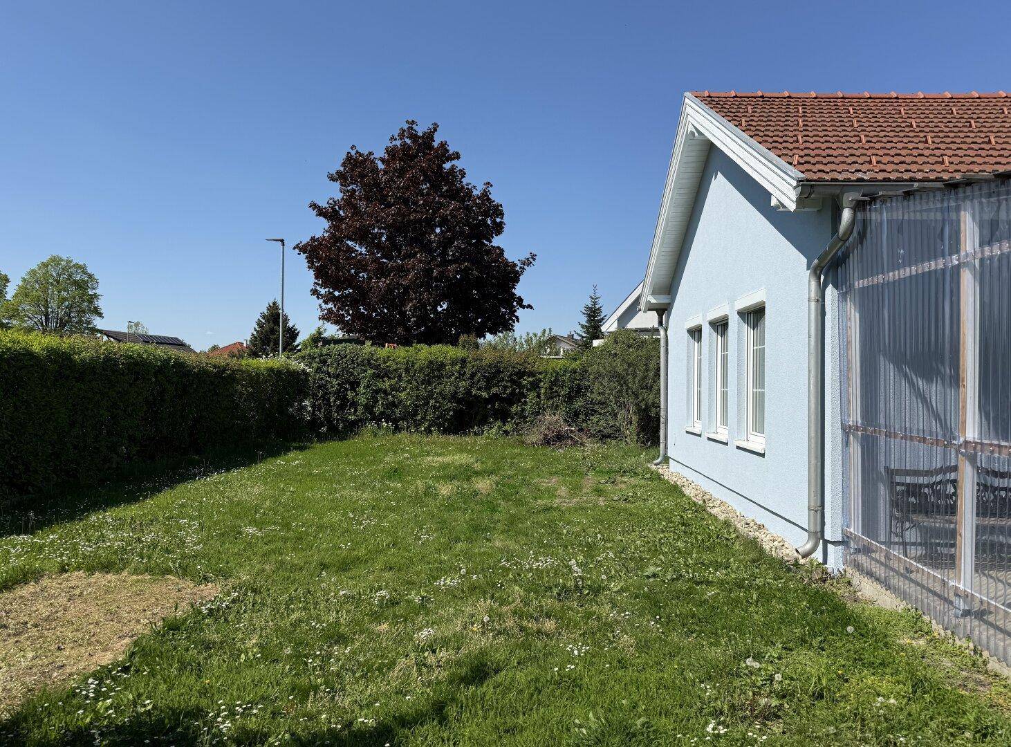 Garten neben dem Haus